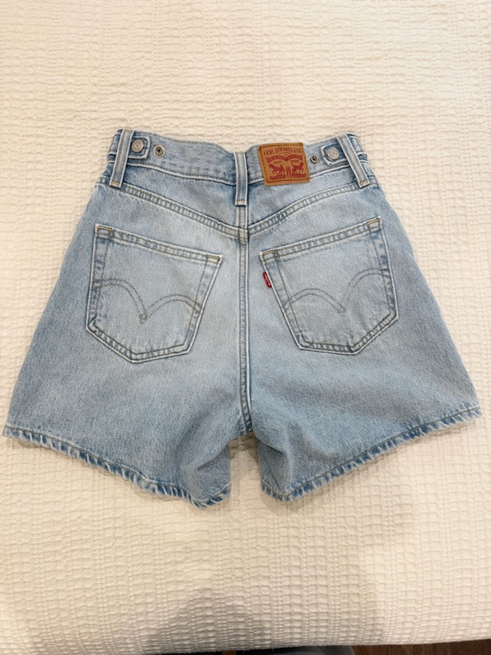 Levi’s Cinch Shorts size 24 - New without tags!